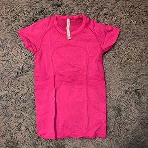 Lululemon fitted short sleeve shirt size 6